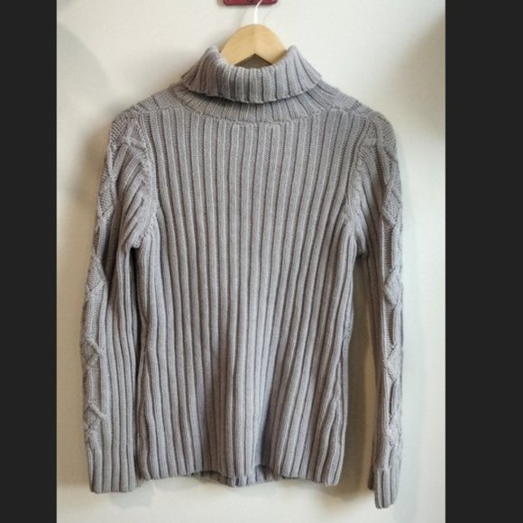 Grey cable-knit sweater - Picture 2 of 6